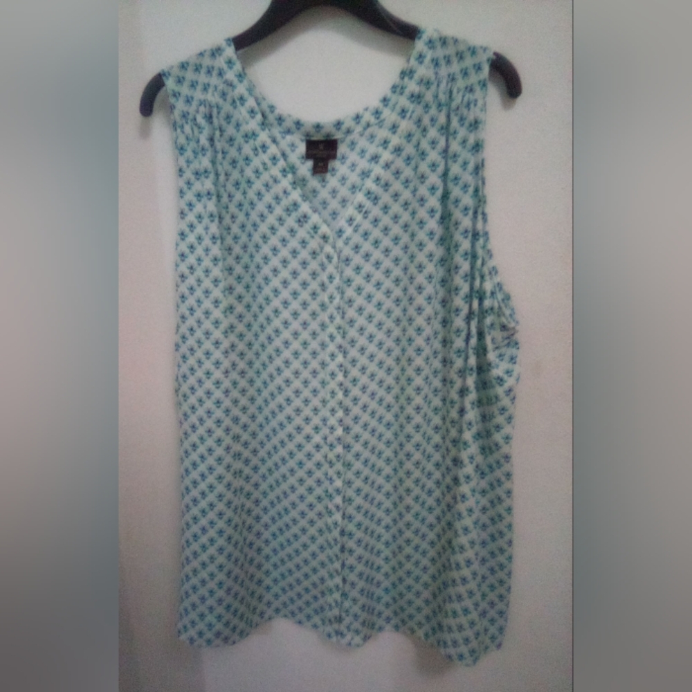 Worthington Women's Sleeveless Blouse V-Neck Print With Buttons Size 3X Casual